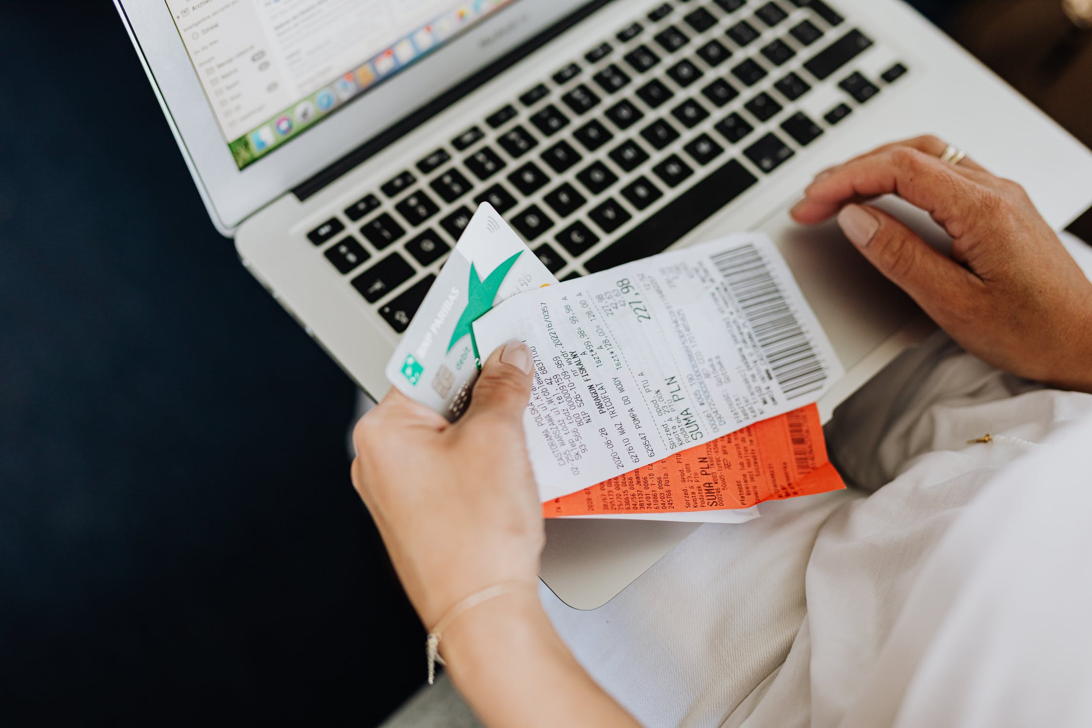bookkeeping tips: Track business transactions and keep receipts